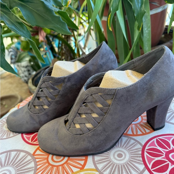 AEROSOLES Shoes - AEROSOLES Gray Women's Heels